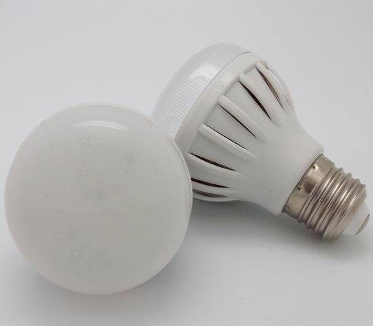 LED灯泡,全球电压，44颗3528灯珠，功率4W，寿命长光衰小